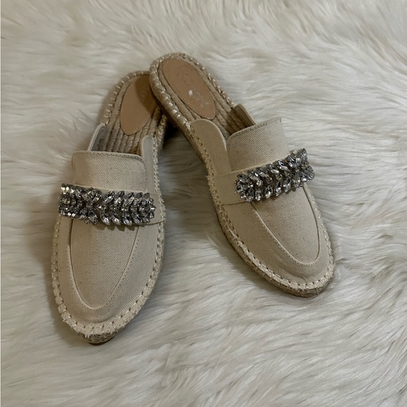 ShoeDazzle Daphney Slip-On Flat Mules Size 8.5 - Picture 2 of 5